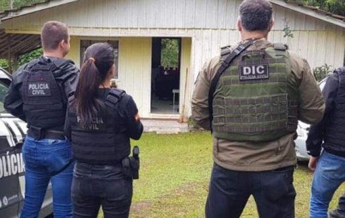 Padrasto é preso por estuprar e engravidar adolescente em SC