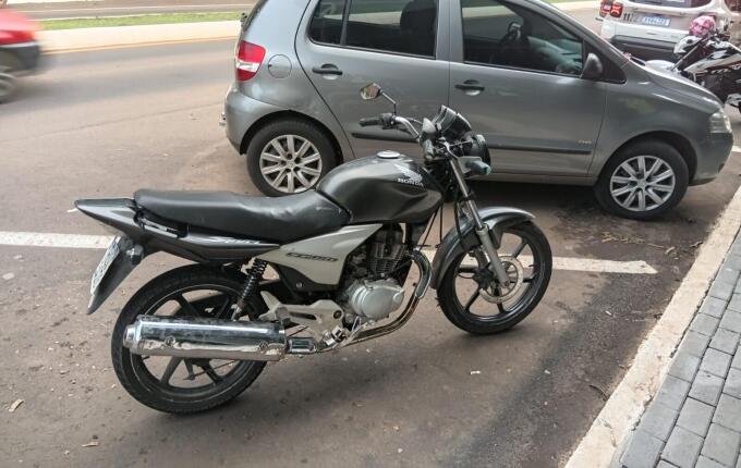 Motociclista fica ferido em colisão com carro no centro de Itapiranga