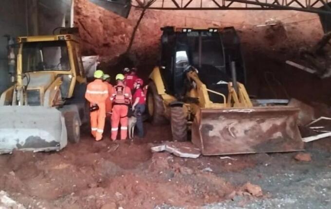 Trabalhador morre e outro desaparece após desabamento de barracão em SC