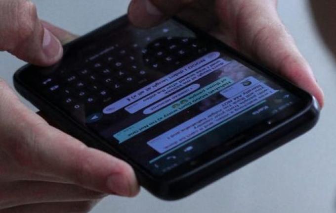 Com lei aprovada, escolas de SC definem regras sobre proibição de celulares para 2025