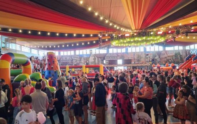 Almoço típico e programações infantis marcam o domingo na 46ª Oktoberfest