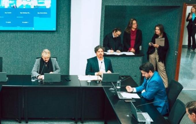 Projeto que proíbe danças obscenas nas escolas tem aval da Comissão de Educação