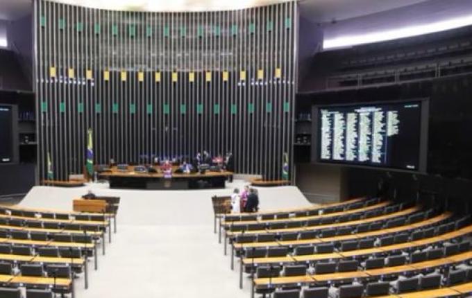 Câmara e Senado recomeçam trabalhos com 32 medidas provisórias para votar