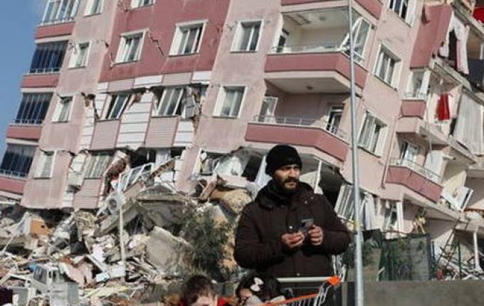 Mortos rompem a marca de 5.000 após terremoto na Turquia e Síria