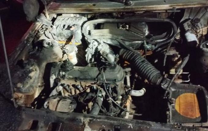 Incêndio em veículo mobiliza bombeiros em Palma Sola