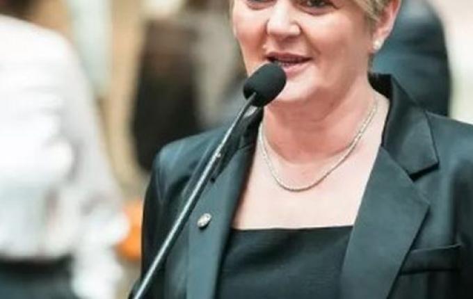 Luciane Carminatti anunciará candidatura à presidência do PT de SC