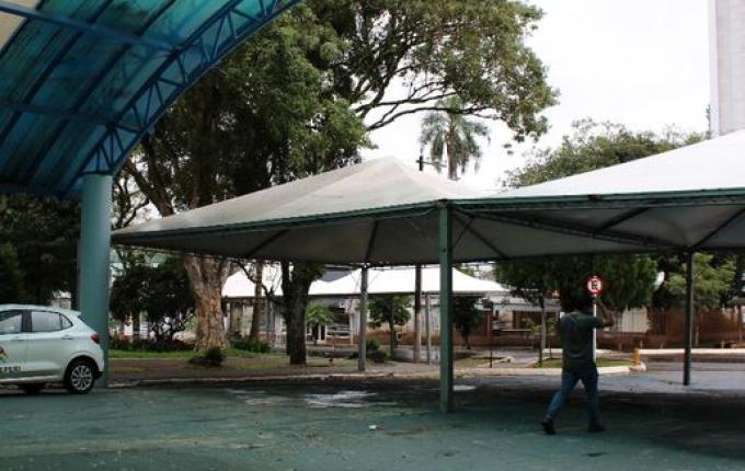 Praça começa a receber estrutura para o Motocão do próximo final de semana