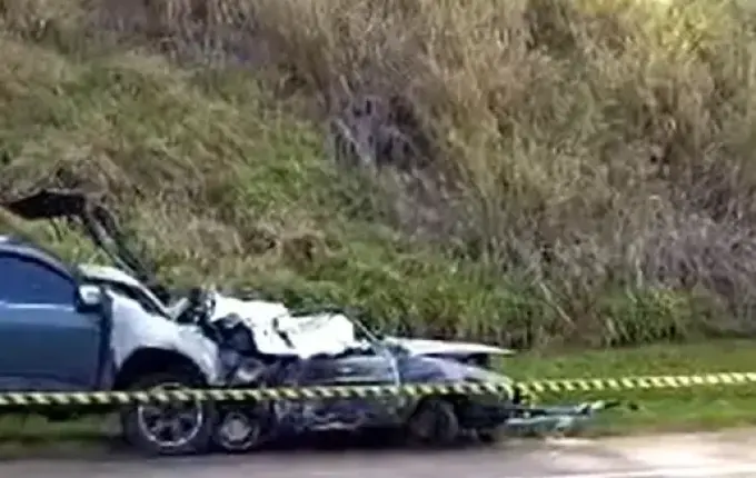 Colisão entre dois carros deixa 6 mortos no interior de SP