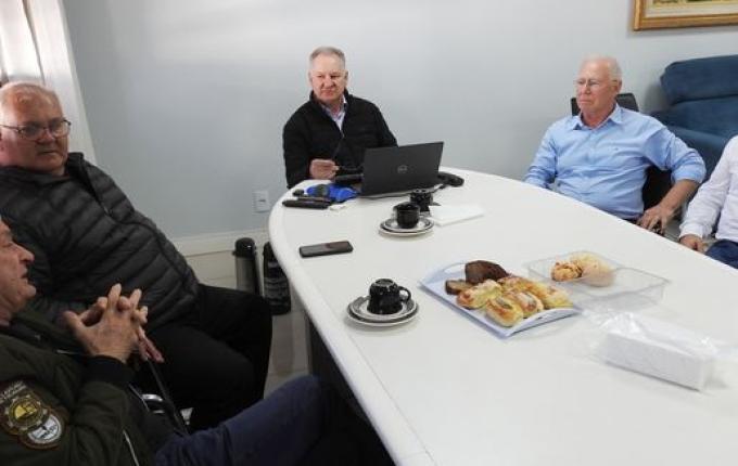 Trevisan e Zanardi recebem ex-prefeitos para reunião do Programa Gabinete Aberto