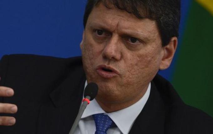 Ministro da Infraestrutura defende fim da pesagem por eixo