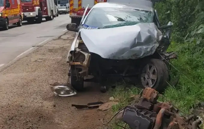 Mulher de 42 anos morre em colisão frontal na BR 158, em Cunha Porã