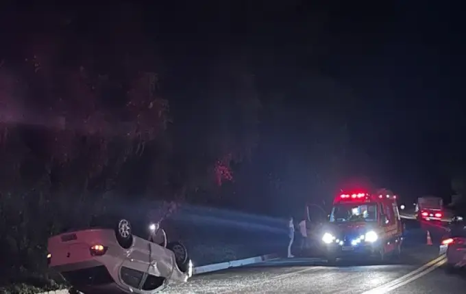 Capotamento na BR-158 deixa uma pessoa ferida em Cunha Porã