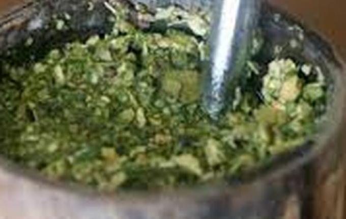 Mulher derruba erva na roupa do namorado e acaba agredida em Barra Bonita