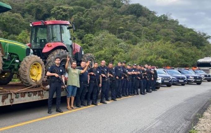 Produtor se emociona após recuperação de tratores furtados; assista