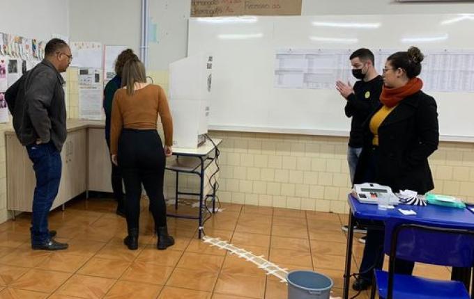 Urna do colégio La Salle Peperi apresenta problemas em SMOeste