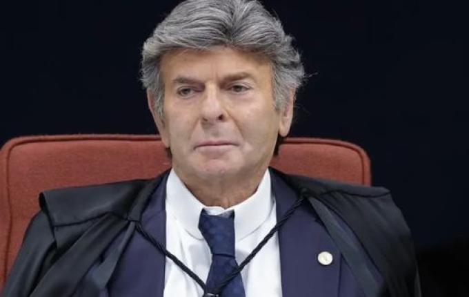 Fux sinaliza divergência de Moraes depois de apenas sete minutos de voto