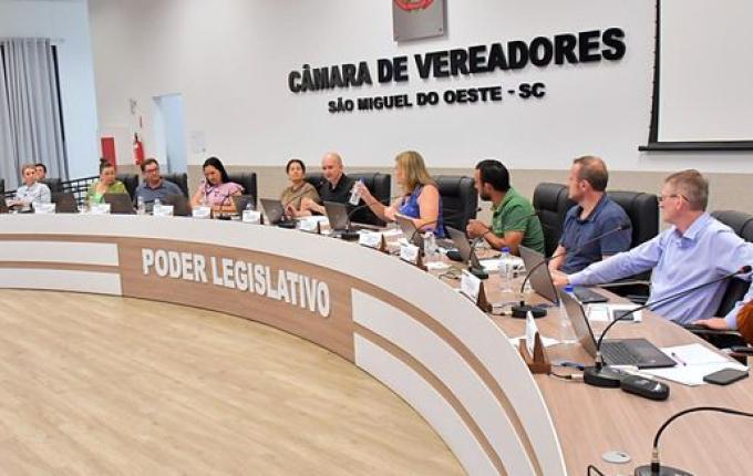 Câmara aprova reposição de 5% a servidores municipais de São Miguel do Oeste