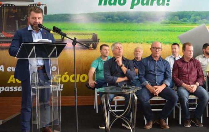 Governador lança Programa Terra Boa 2022 no auditório da Cooperativa Itaipu, em Pinhalzinho