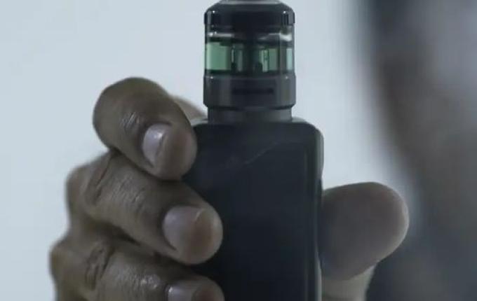 Uso de cigarro eletrônico gera preocupação nas escolas da região