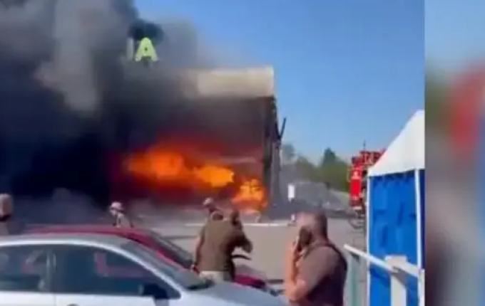 Rússia bombardeia shopping na Ucrânia e deixa mortos e feridos