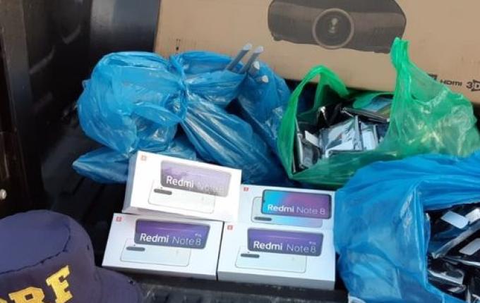 Produtos eletrônicos importados ilegalmente são apreendidos na BR 282 em Pinhalzinho