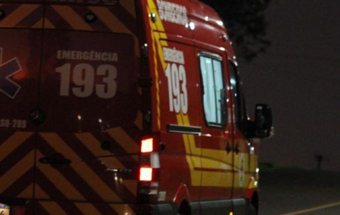 Homem é encontrado morto; PM faz buscas pelo suspeito