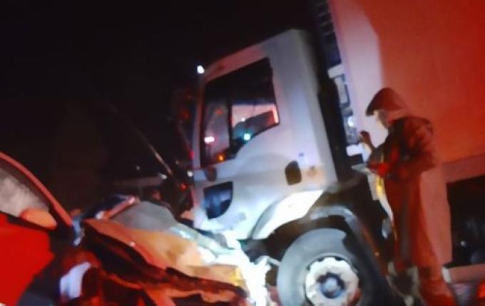 Colisão mata duas pessoas na BR-282