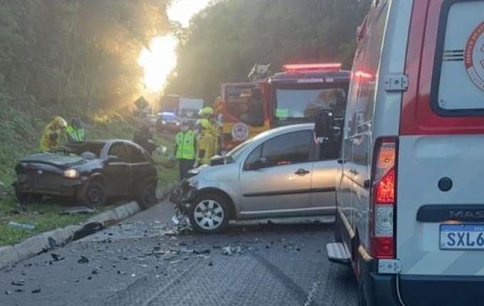 Acidente na BR 282 envolve veículo de São Miguel do Oeste e deixa dois mortos e feridos