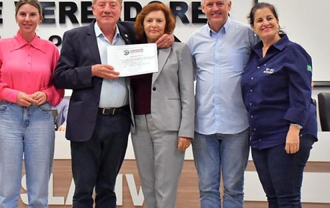 Astor Kist recebe Moção de Aplauso por contribuição à história de São Miguel do Oeste