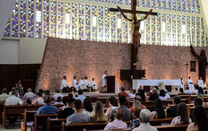 OUÇA: Paróquia vai retomar missas com presença do público na semana que vem
