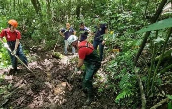 'Eram anjinhos', diz familiar de crianças de 5 e 8 anos achadas enterradas com sinais de violência