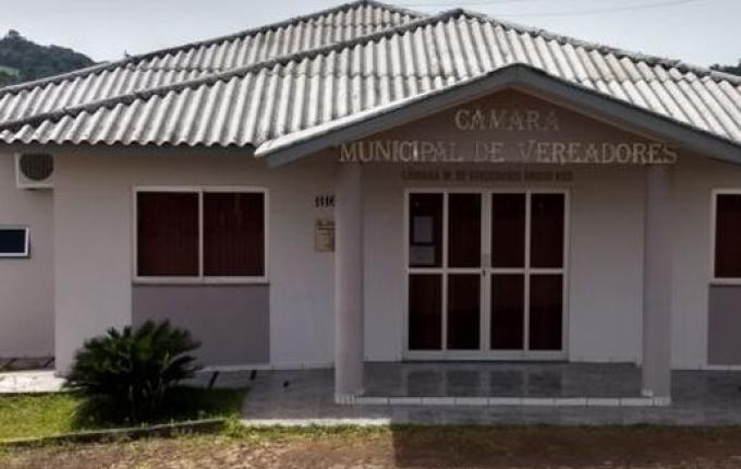 Mesa diretora da Câmara de Bandeirante segue decisão judicial e nomeia suplente