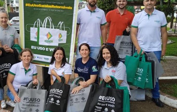 Núcleos promovem pedágio de conscientização de sacolas retornáveis