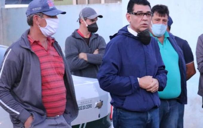 Prefeitura de SJCedro desloca equipe para auxiliar atingidos por tornado em Descanso