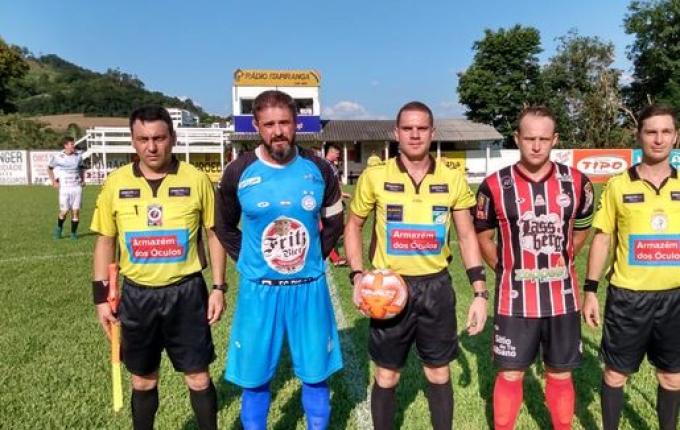 Cometa vence em casa e retoma a liderança