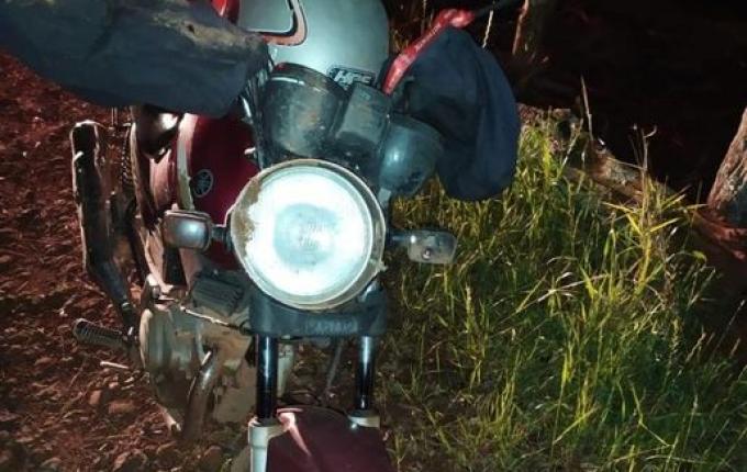 Motociclista fica ferido após atropelar cachorro e sofrer queda na SC 163