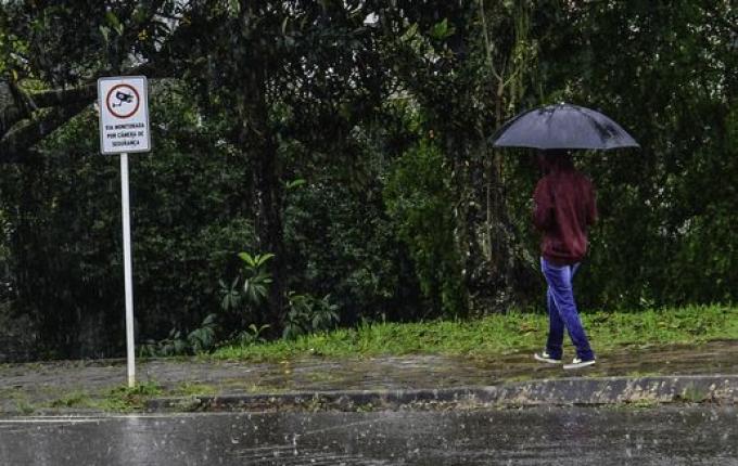 Ciclone provocará chuva, ventos e raios em Santa Catarina no início da semana