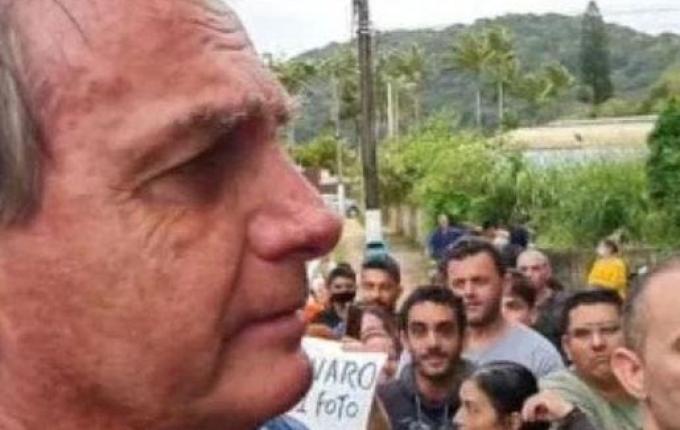 Bolsonaro diz que foi impedido de assistir Santos e Grêmio por estar sem vacina