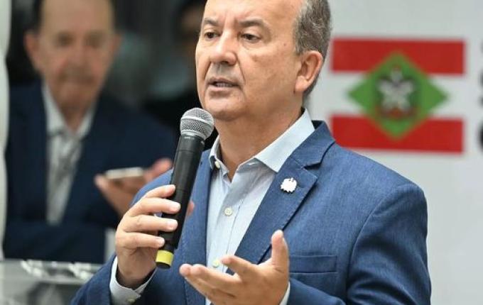 Servidor público de SC é afastado por integrar grupo que ameaçou Jorginho Mello de morte