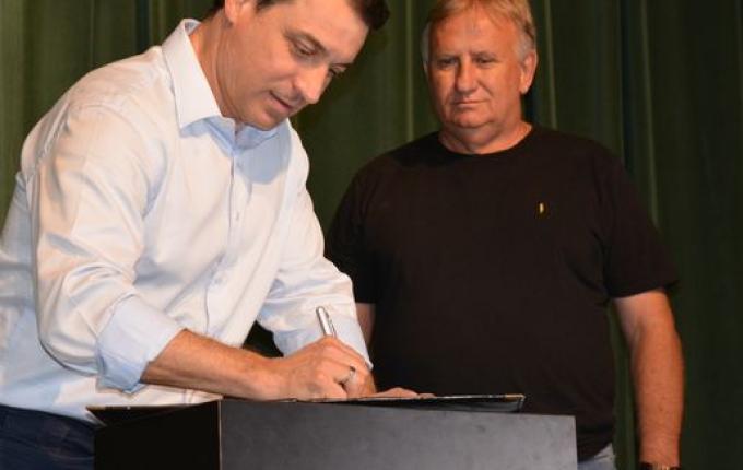 Projeto de recuperação da SC-305 é anunciado durante visita do governador na região