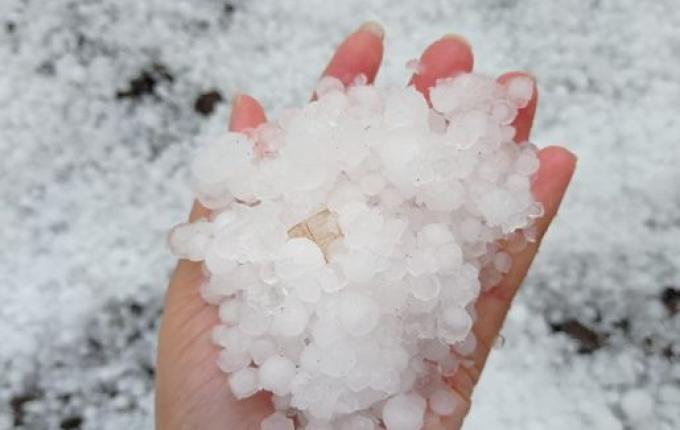 Forte chuva de granizo atinge Urupema e gelo muda paisagem na Serra; veja fotos