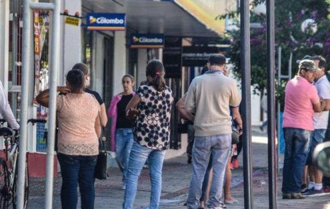 Cerca de 50 empresas vão abrir no feriado de Tiradentes em SMOeste