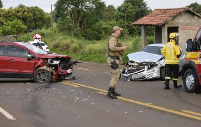 Acidente deixa duas mulheres feridas na SC 492