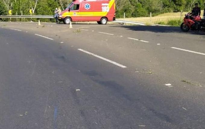 Jovem de 22 anos morre ao colidir moto em guard-rail na SC-157