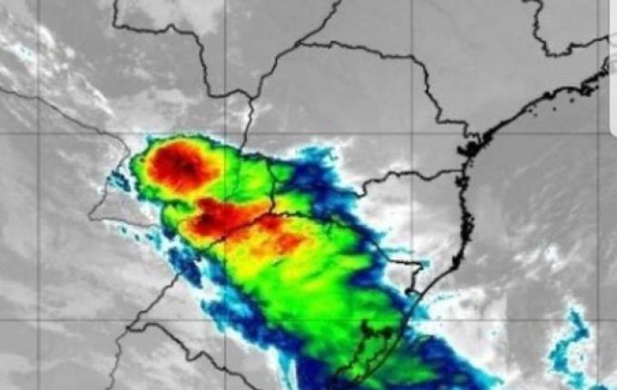 Volume de chuva de abril já é maior que todo mês de março