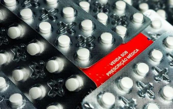 Conselho Federal de Medicina permite cloroquina contra casos leves da COVID-19