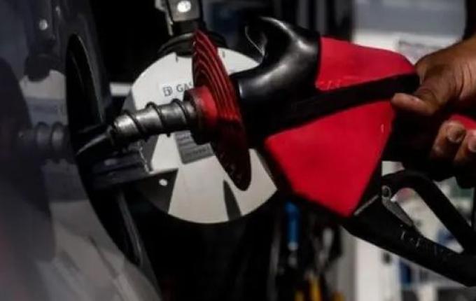 Em dia de redução no preço, gasolina em SC atinge maior valor em mais de nove meses