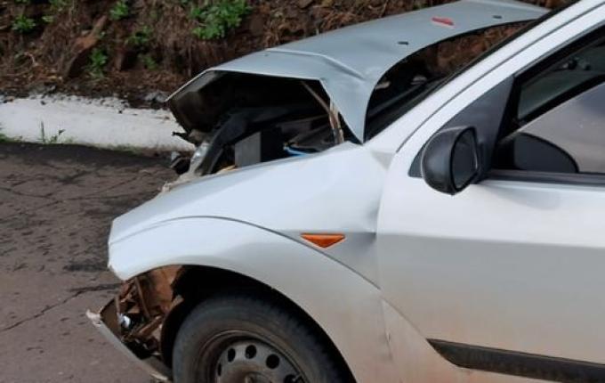 Carro colide e motorista foge após acidente na BR-158 em Caibi