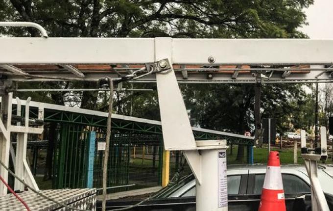 Rapaz que levou descarga elétrica está na UTI do Hospital Regional