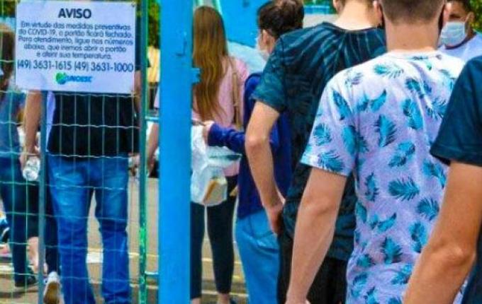 Estudantes reclamam de questões longas e complexas no Enem 2021